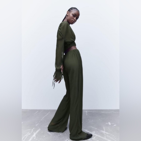Zara Flared Pleated Pants Dark Green Zara Pants - Picture 2 of 7